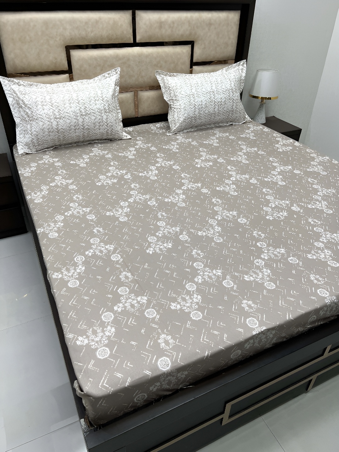 

Pure Decor Brown & White Floral Cotton 300 TC King Bedsheet with 2 Pillow Covers