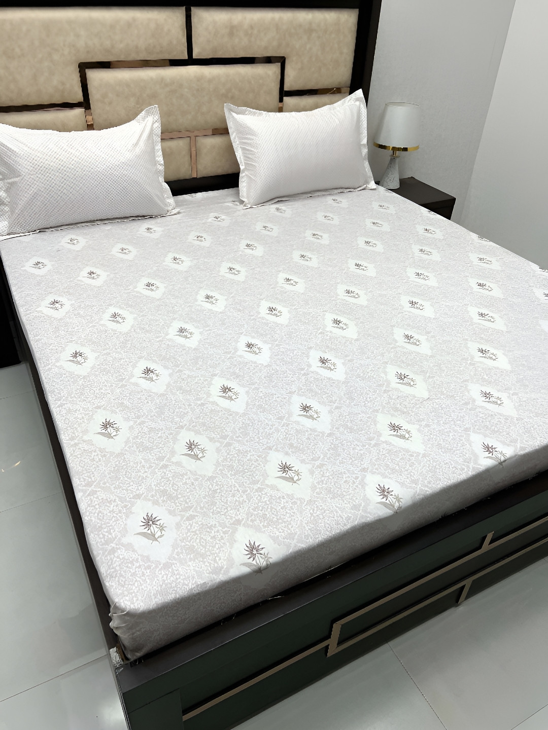 

Pure Decor Cotton King Size Double Bed Bedsheet With 2 Pillow Covers 2.74m X 2.74m, Maroon