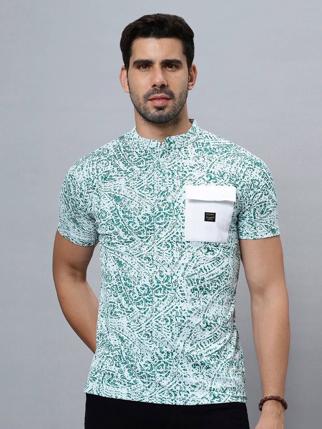 

N AND J Abstract Printed Henley Neck Pockets T-shirt, Olive