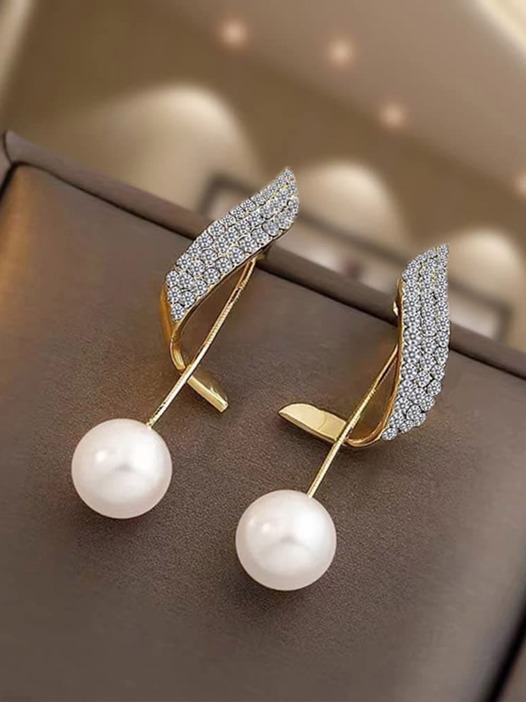

Xivir Rhodium Plated Silver Rhinestone Classic Drop Earrings