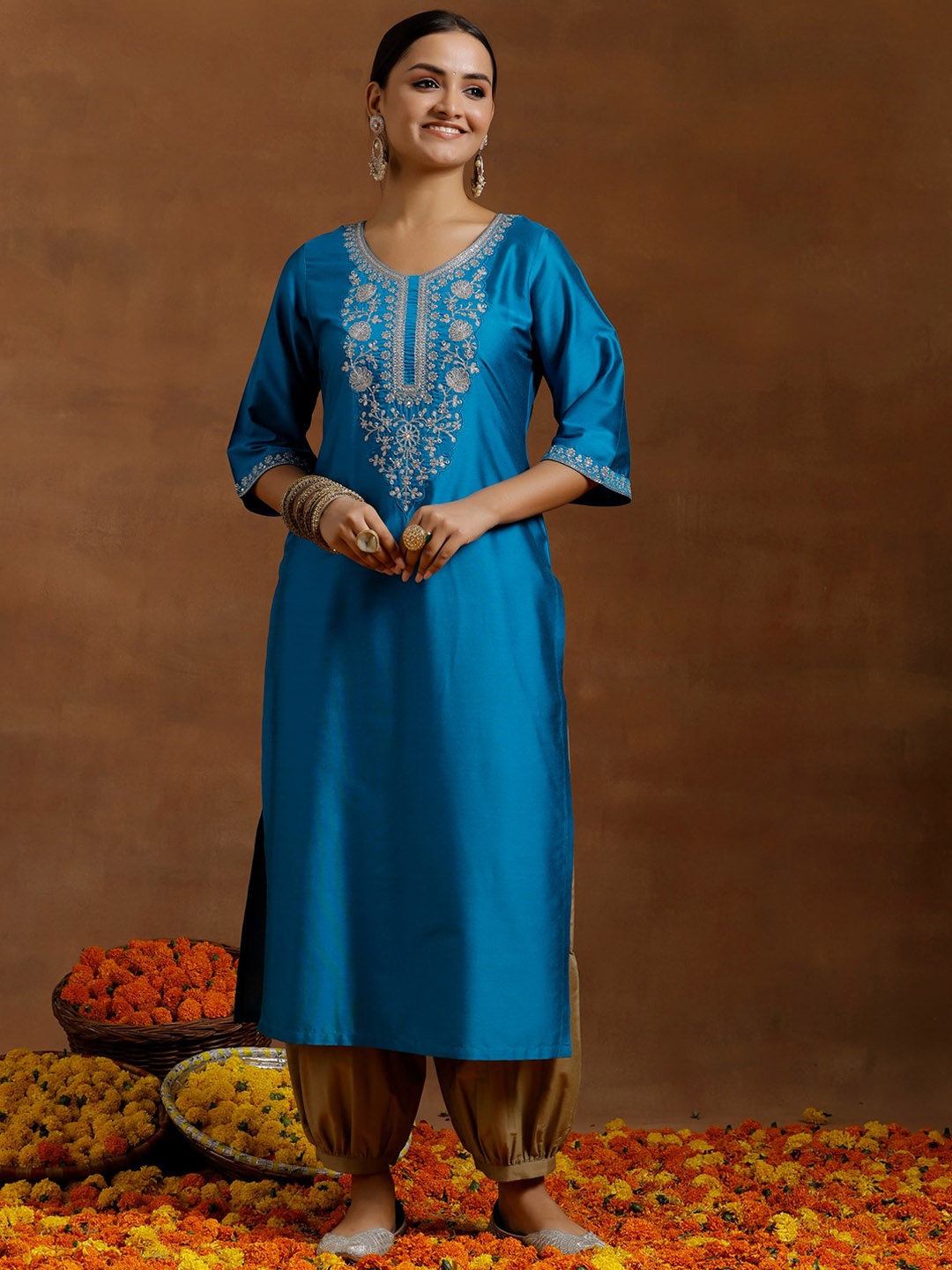 

Libas Ethnic Motifs Embroidered Flared Sleeves Thread Work Straight Kurta, Blue