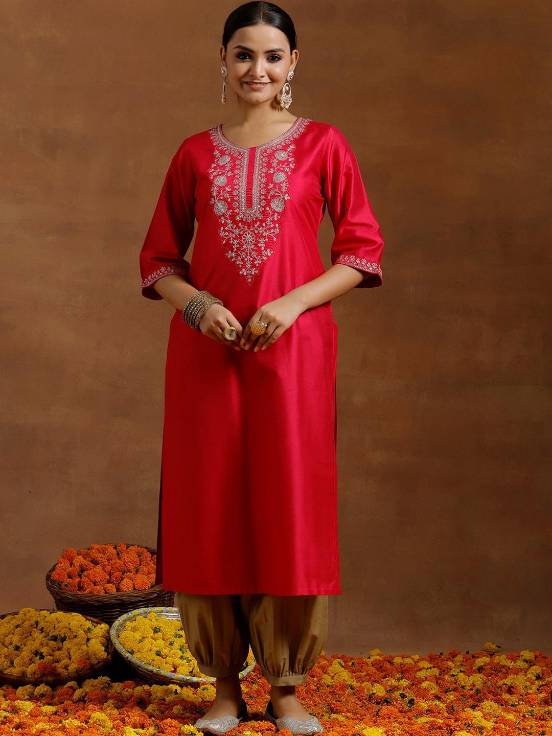

Libas Women Ethnic Motifs Thread Work Kurta, Pink