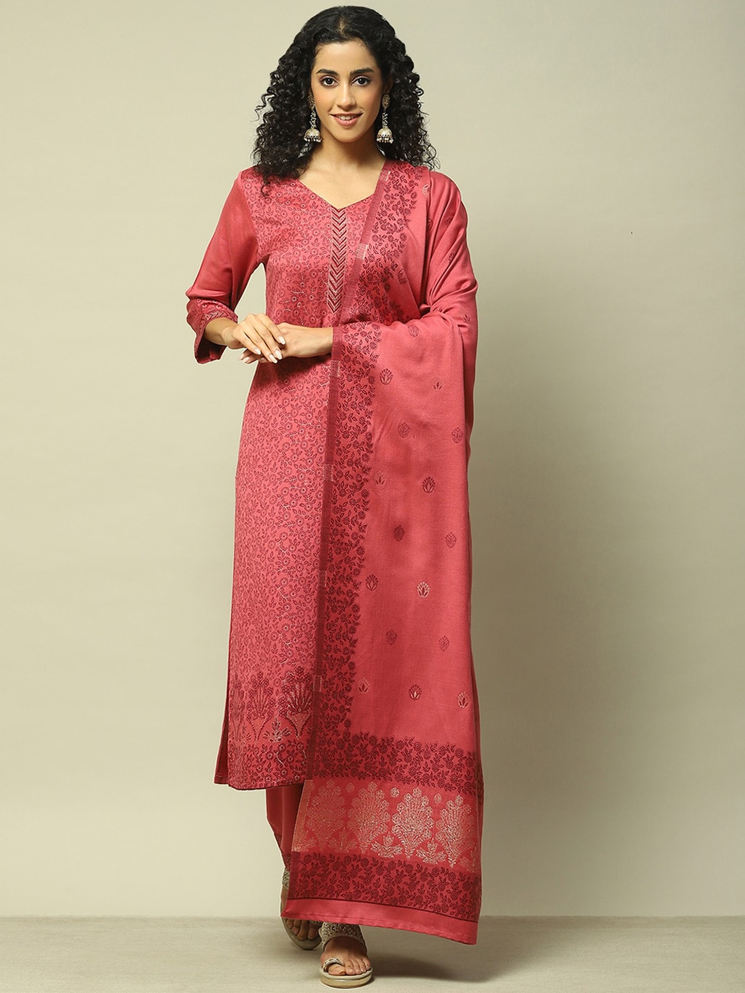 Rangriti Floral Printed V-Neck Three-Quarter Sleeves Kurta Set, Maroon