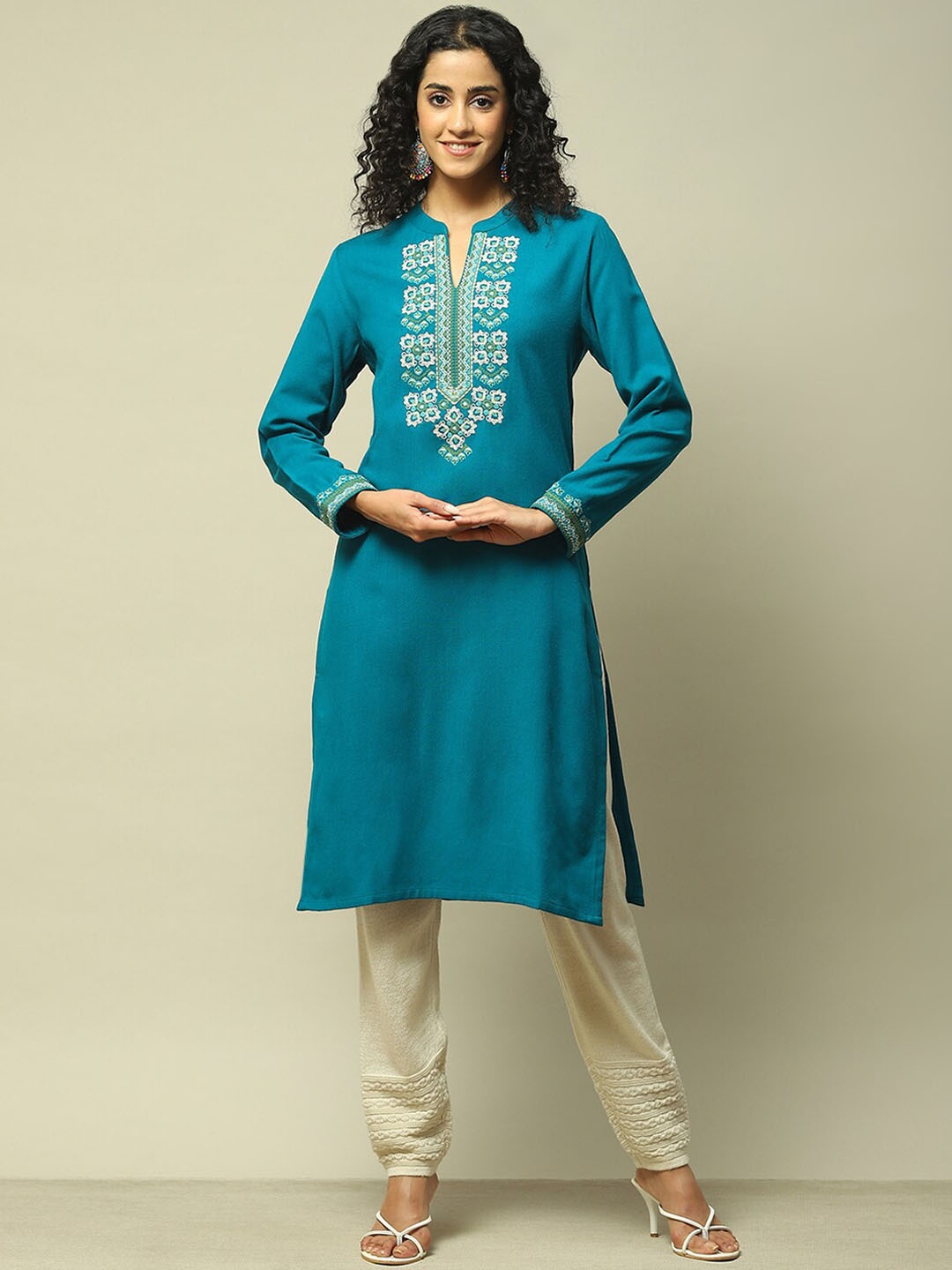 

Rangriti Geometric Yoke Design Strigth Kurta, Teal