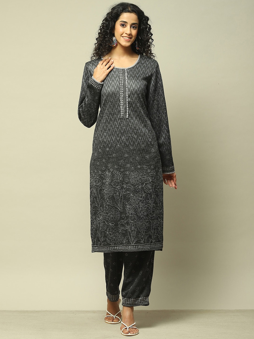 

Rangriti Round Neck Long Sleeves Floral Printed Gotta Patti Straight Kurta with Palazzo, Grey