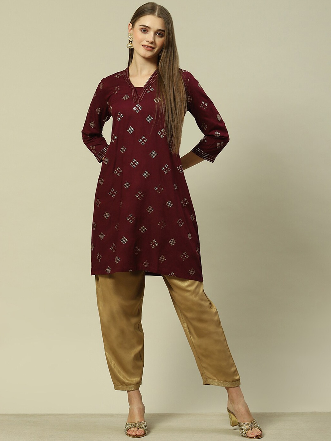 

Rangriti V Neck Embellished Kurta, Purple