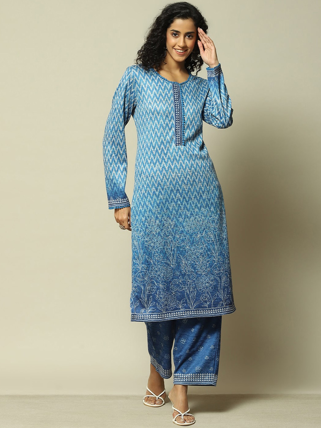 

Rangriti Round Neck Chevron Print Acrylic Regular Straight Kurta with Palazzos, Blue