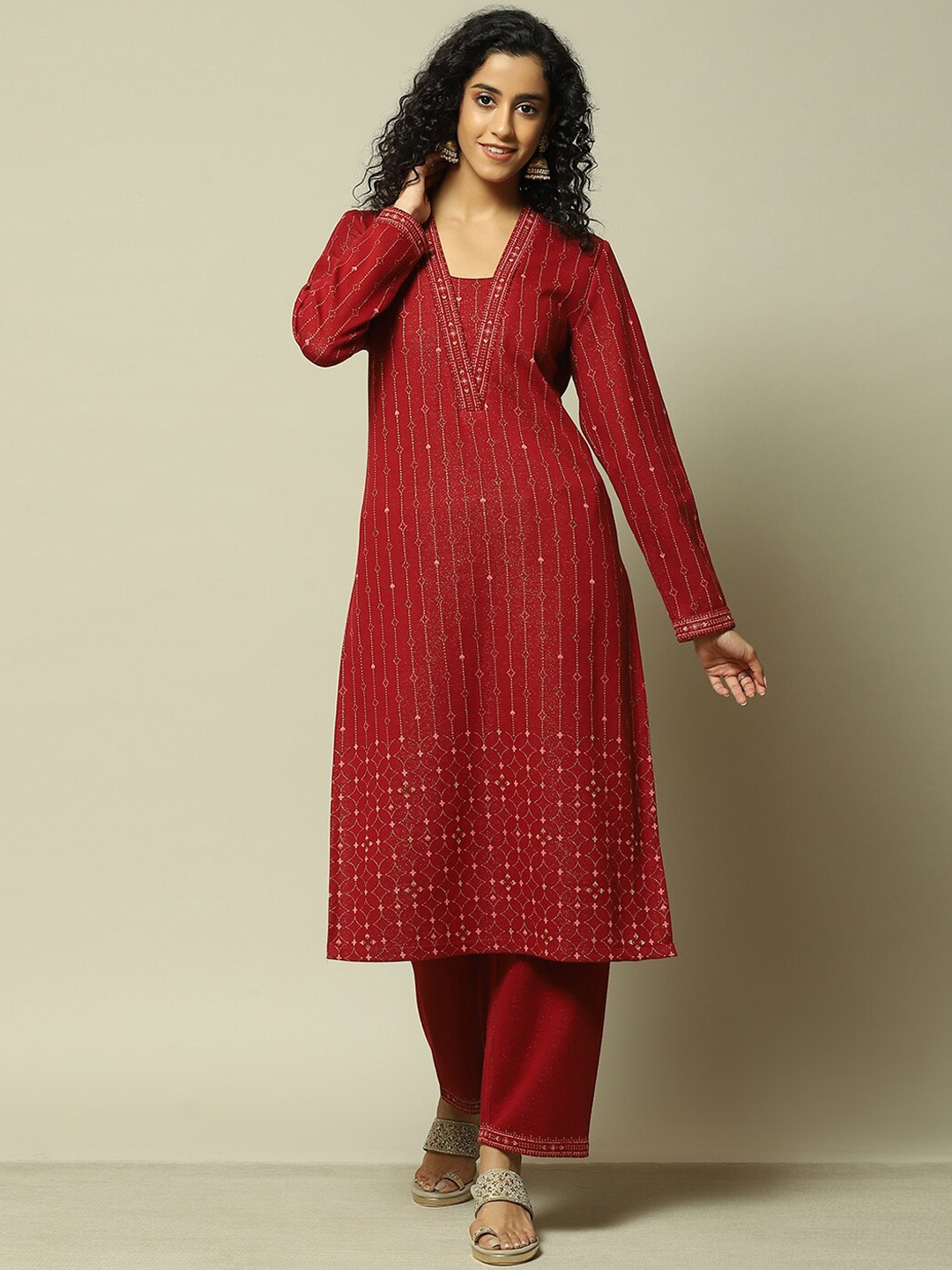 

Rangriti V-Neck Floral Printed Regular Straight Kurta with Palazzos, Maroon