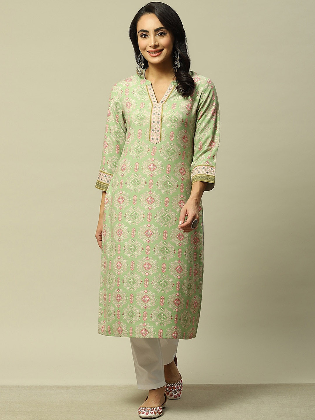 

Rangriti Floral Printed Mandarin Collar Gotta Patti Straight Kurta, Green
