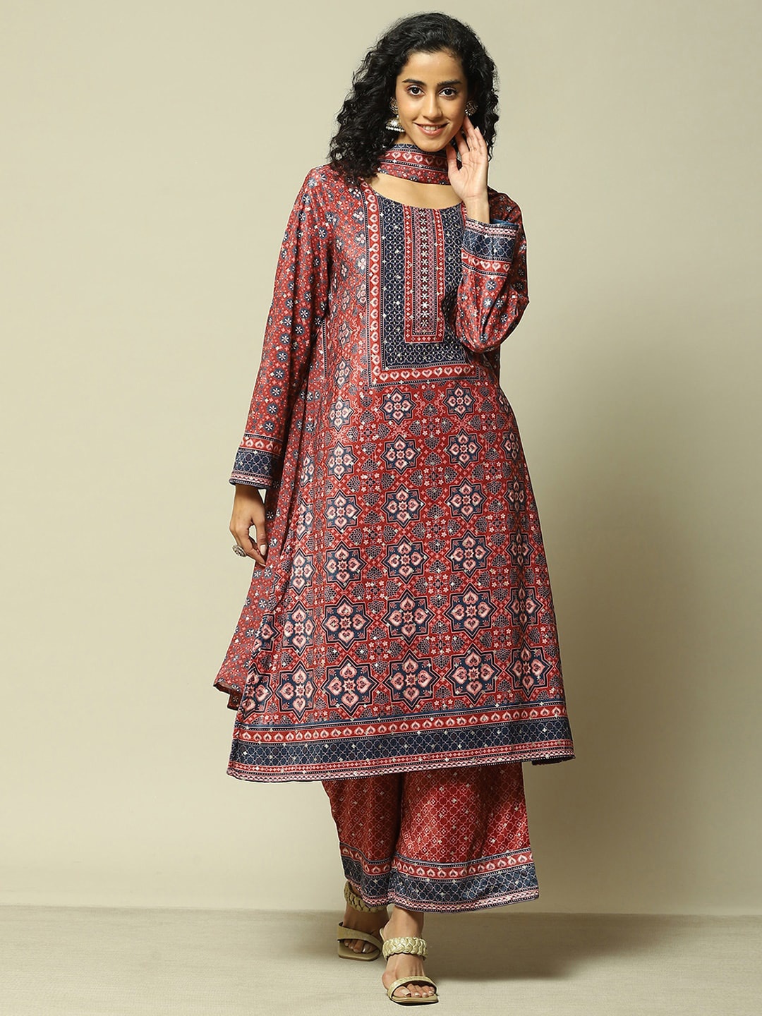 

Rangriti Geometric Printed Thread Work Regular Straight Kurta With Palazzos & Dupatta, Maroon