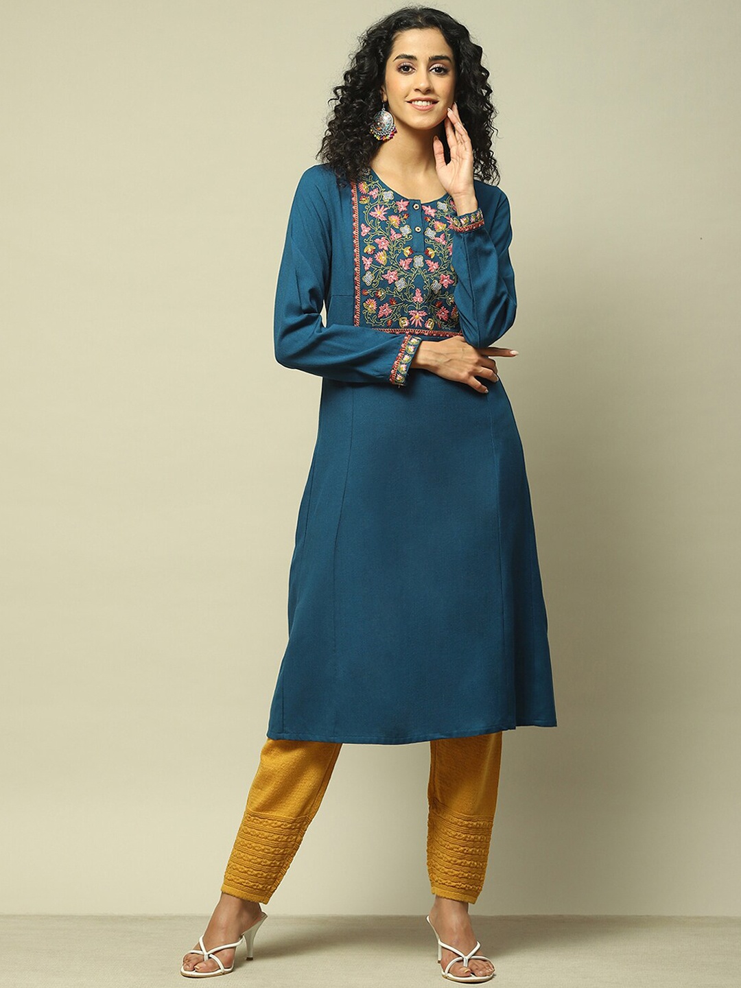 

Rangriti Floral Yoke Design Thread Work Strigth Kurta, Teal