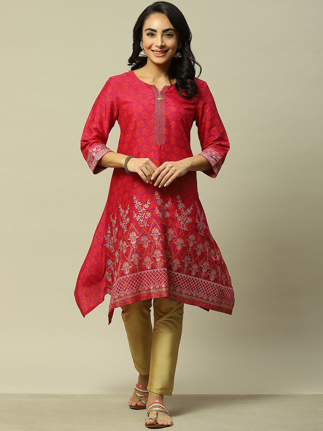 

Rangriti Round Neck Embroidered Sequinned Kurta, Red