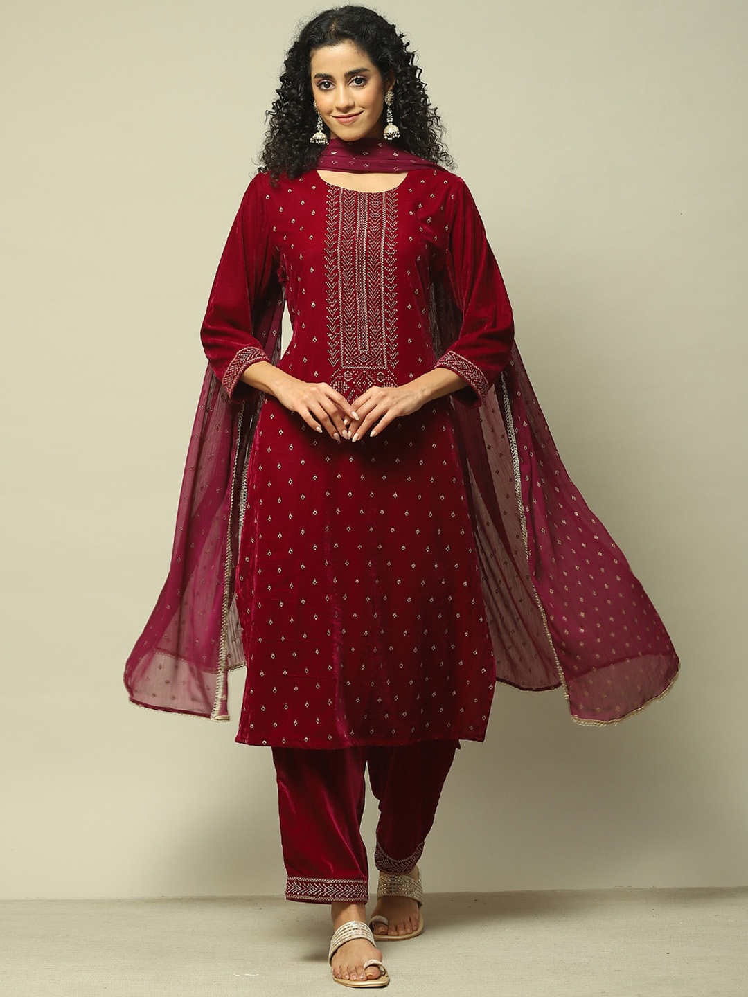 

Rangriti Geometric Printed Round Neck Straight Kurta with Palazzos & Dupatta, Maroon
