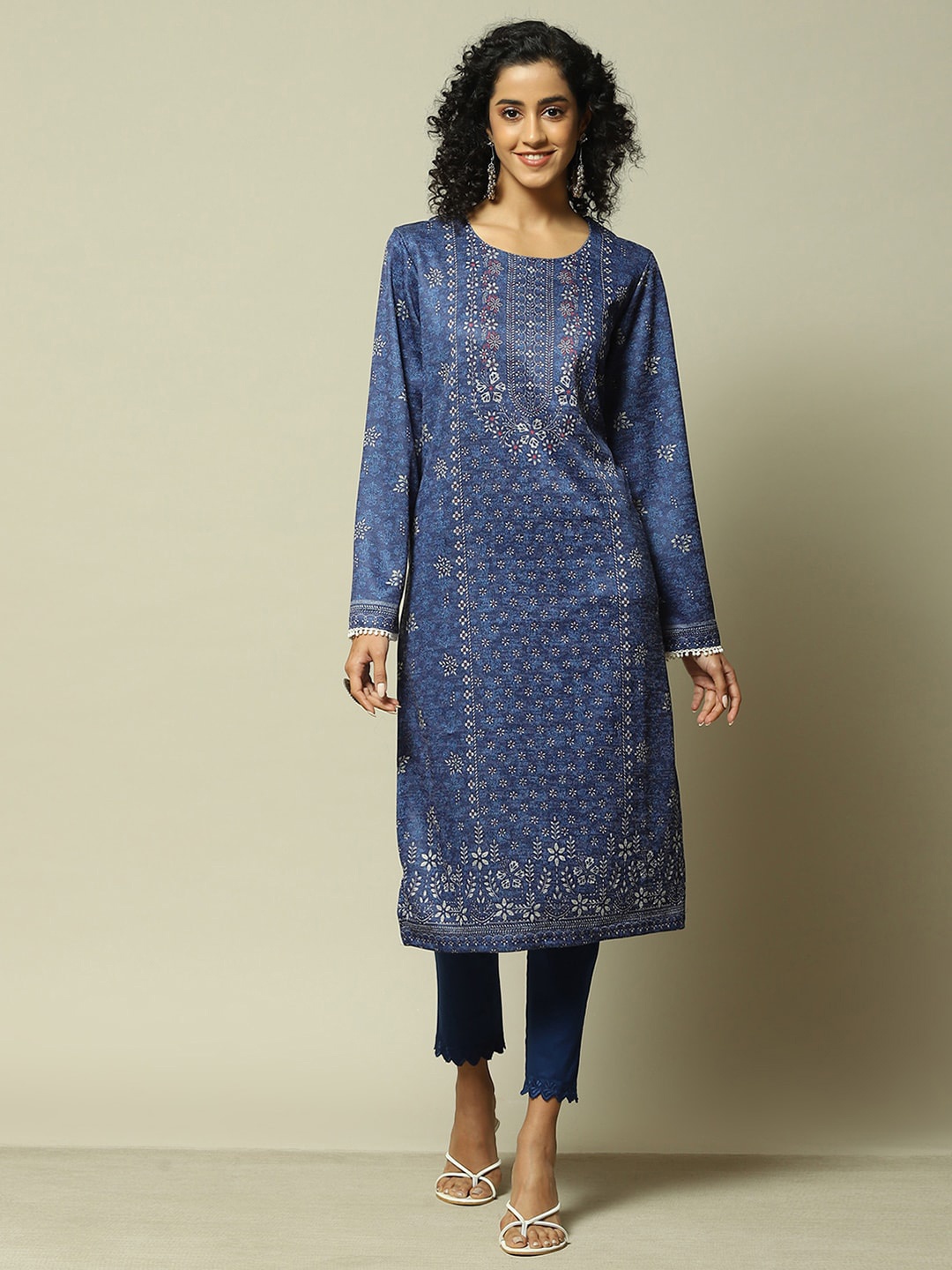 

Rangriti Floral Printed Round Neck Gotta Patti Straight Kurta, Blue