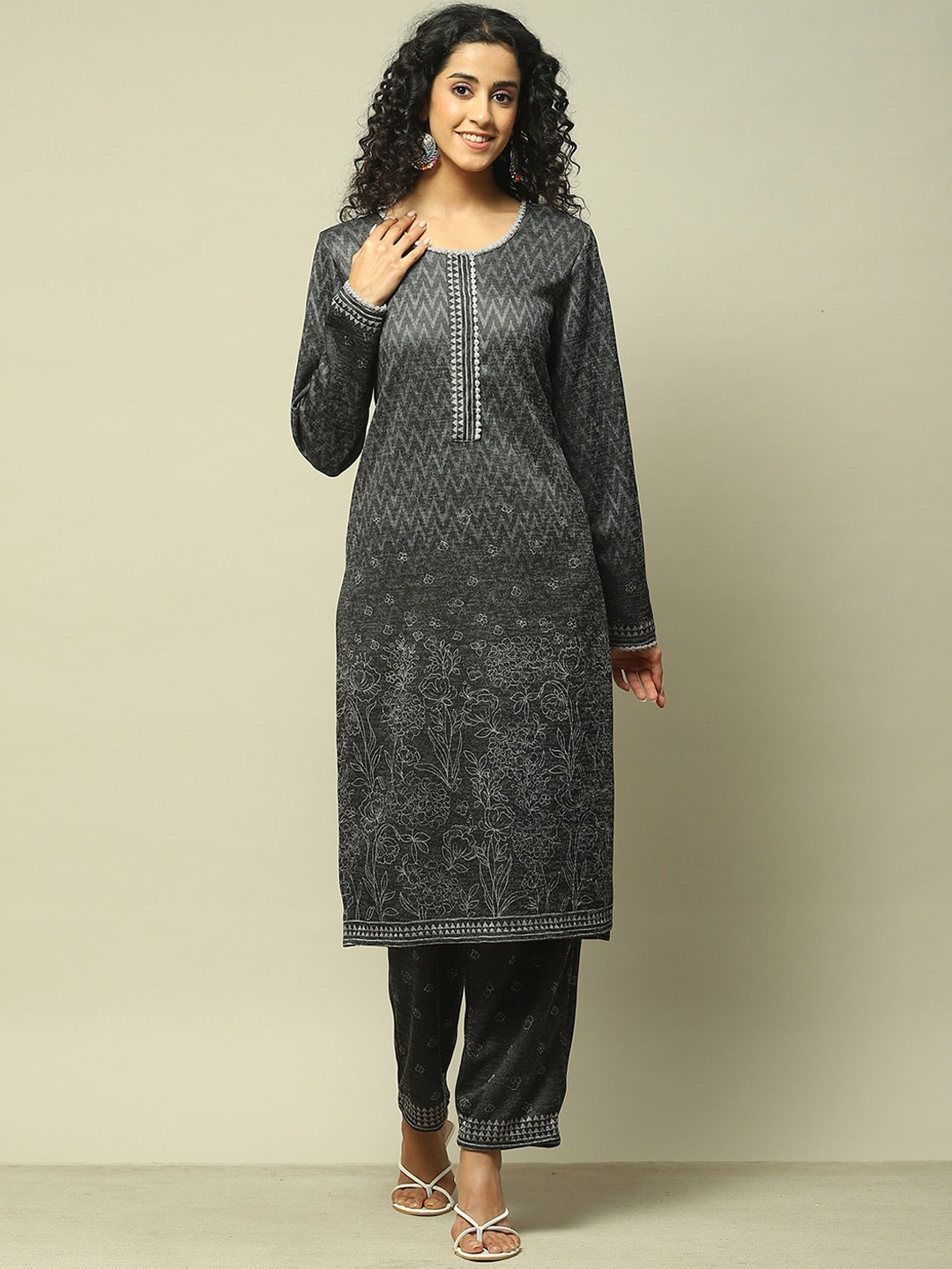 

Rangriti Floral Printed Regular Straight Kurta with Trousers, Grey