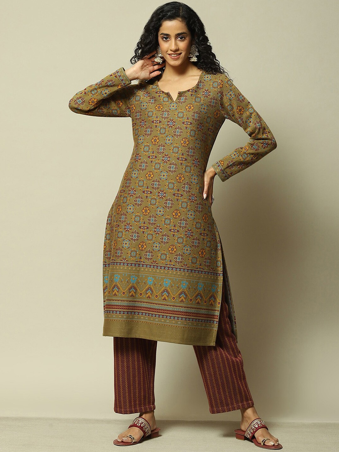 

Rangriti Floral Printed Notch Neck Regular Straight Kurta with Palazzos, Olive