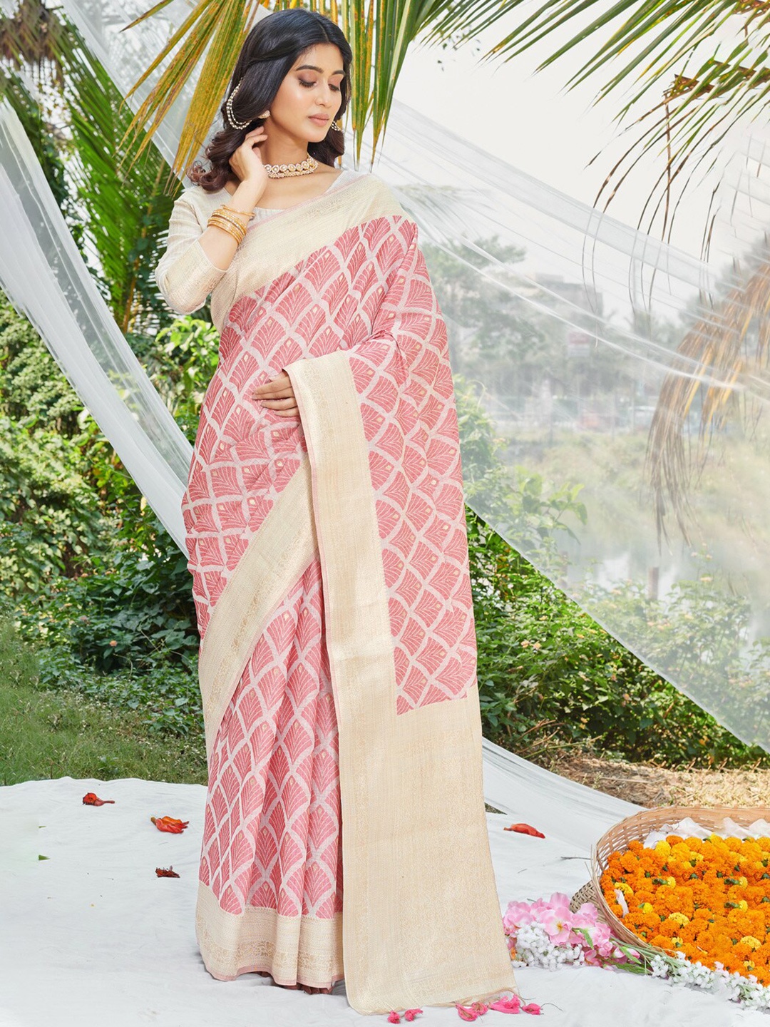 

Fashion Petals Thread Work Traditional Tassels Saree, Pink