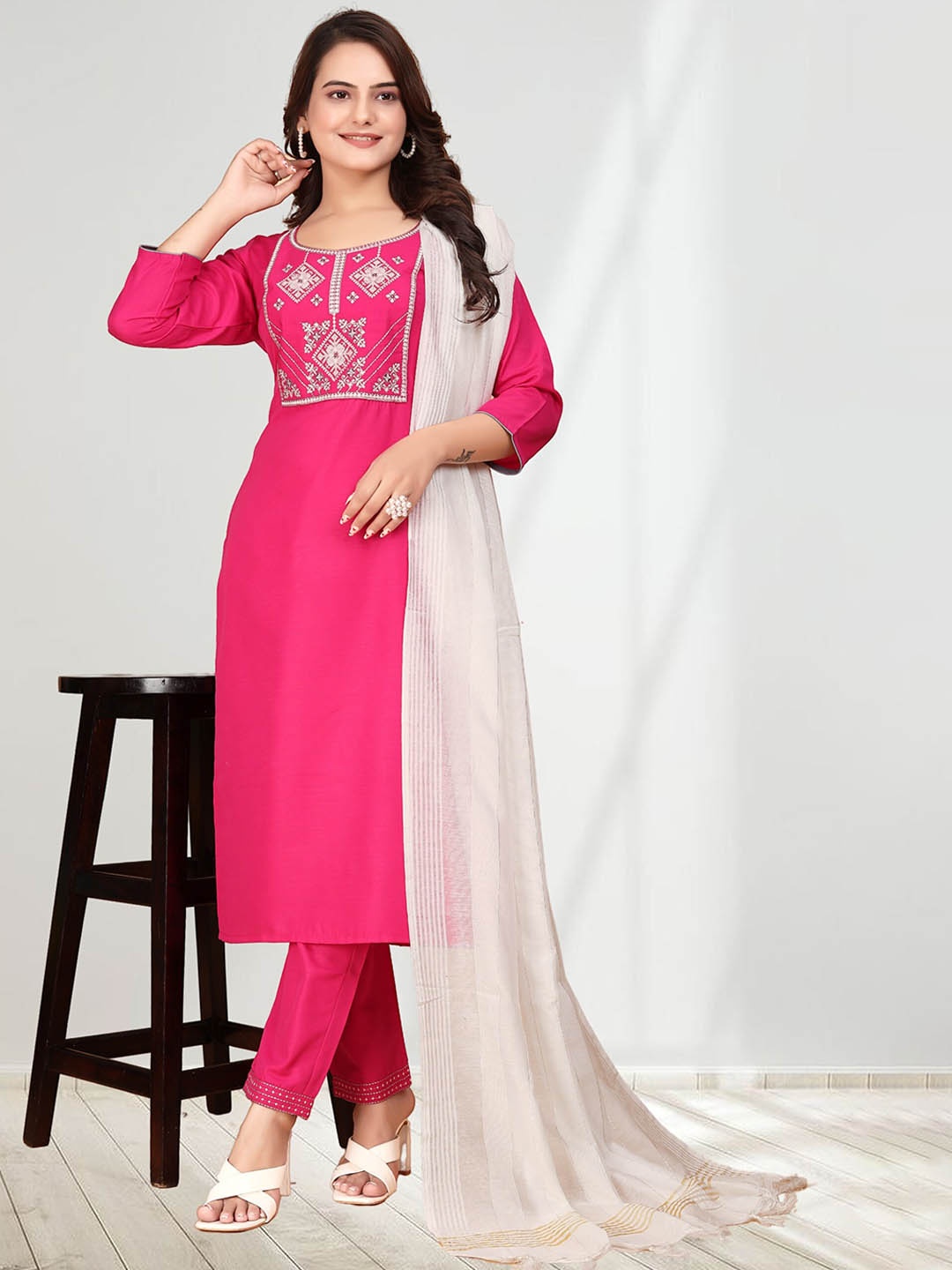 

Anouk Ethnic Motifs Embroidered Round Neck Straight Kurta with Trousers & Dupatta, Pink