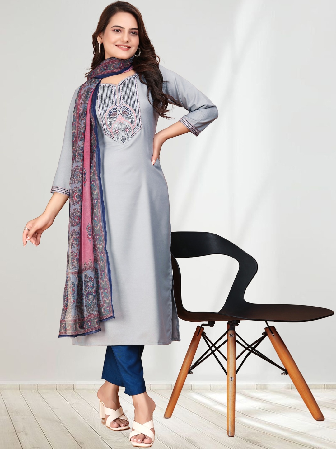 

Anouk Ethnic Motifs Embroidered Regular Thread Work Straight Kurta With Trousers & Dupatta, Grey