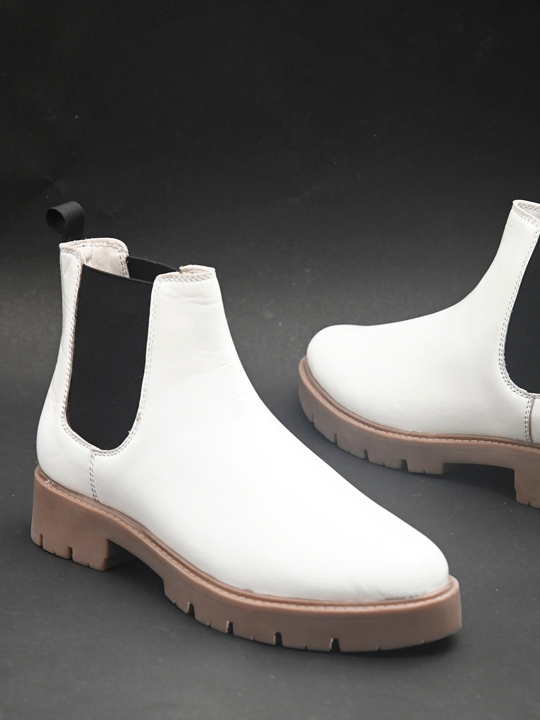 

The Roadster Lifestyle Co. Women White Mid-Top Chelsea Boots