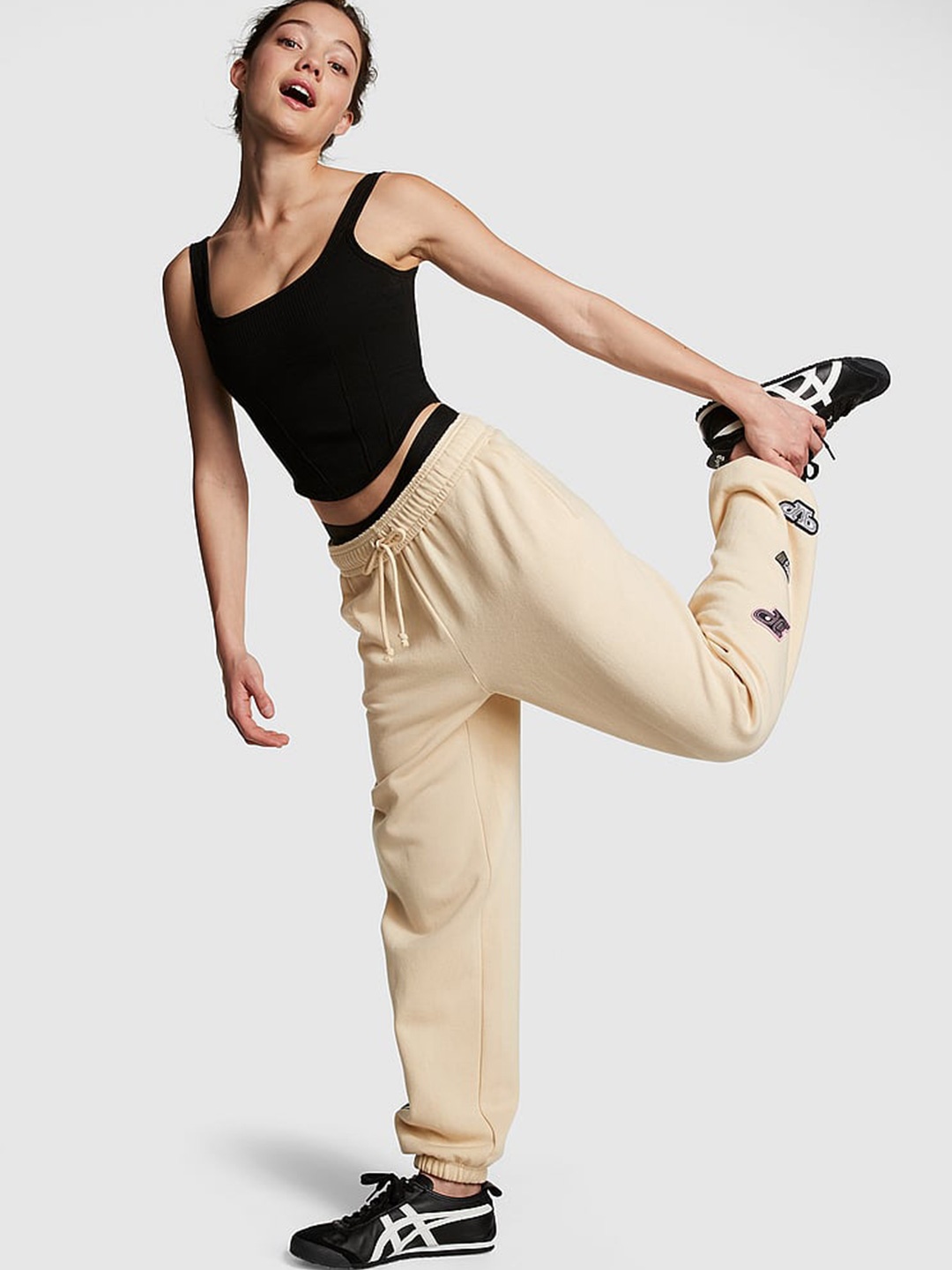 

Victoria's Secret PINK Ivy Women Fleece Relaxed High-Rise Joggers, Beige