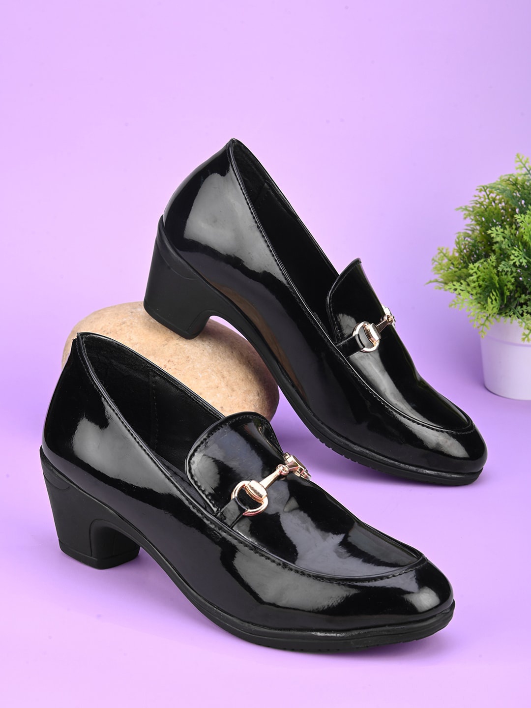 

El Paso Buckle Detailed Leather Block Heeled Pumps, Black