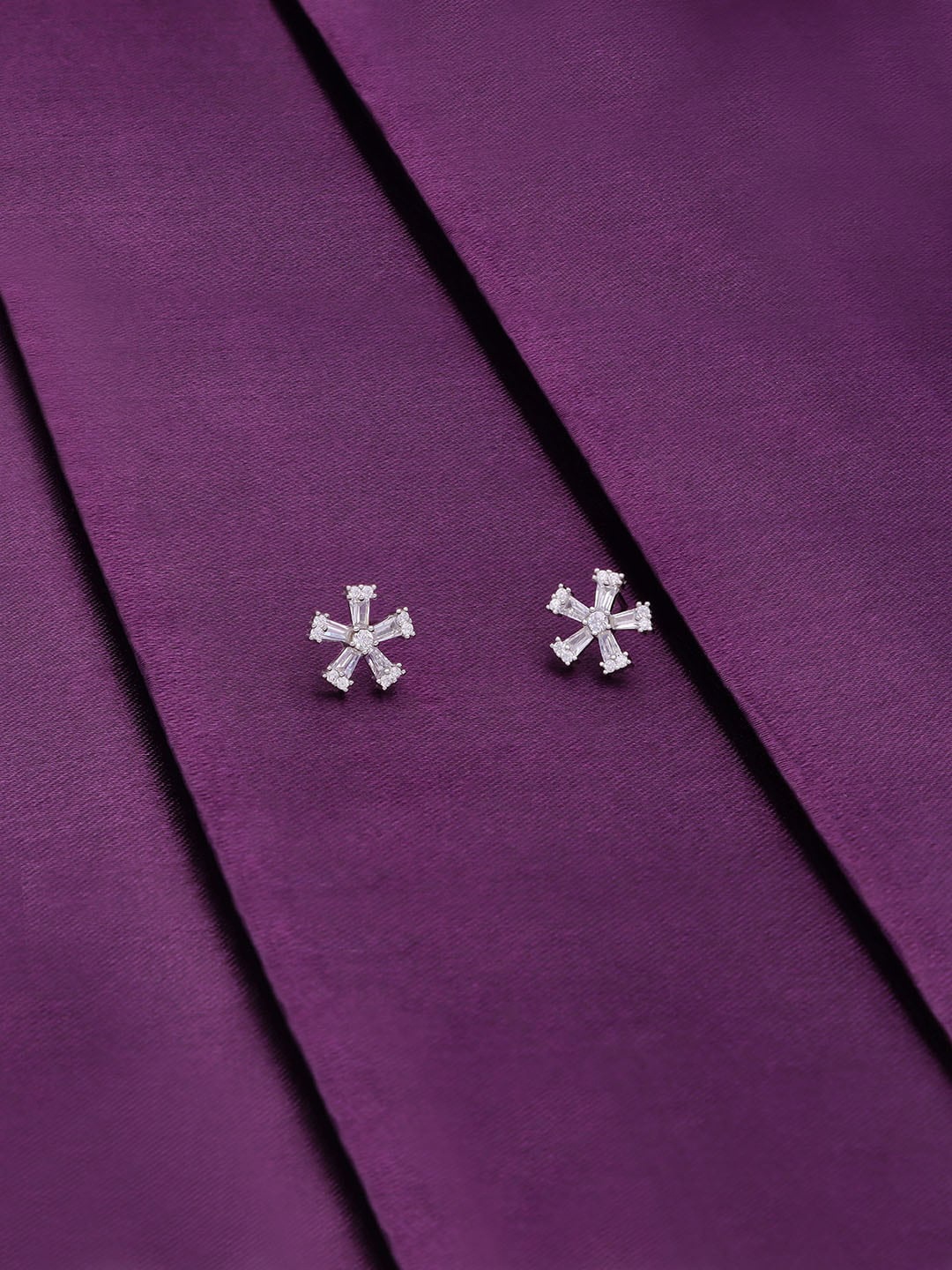 

KAI JEWEL 92.5 Sterling Silver Rhodium-Plated Floral Studs Earrings