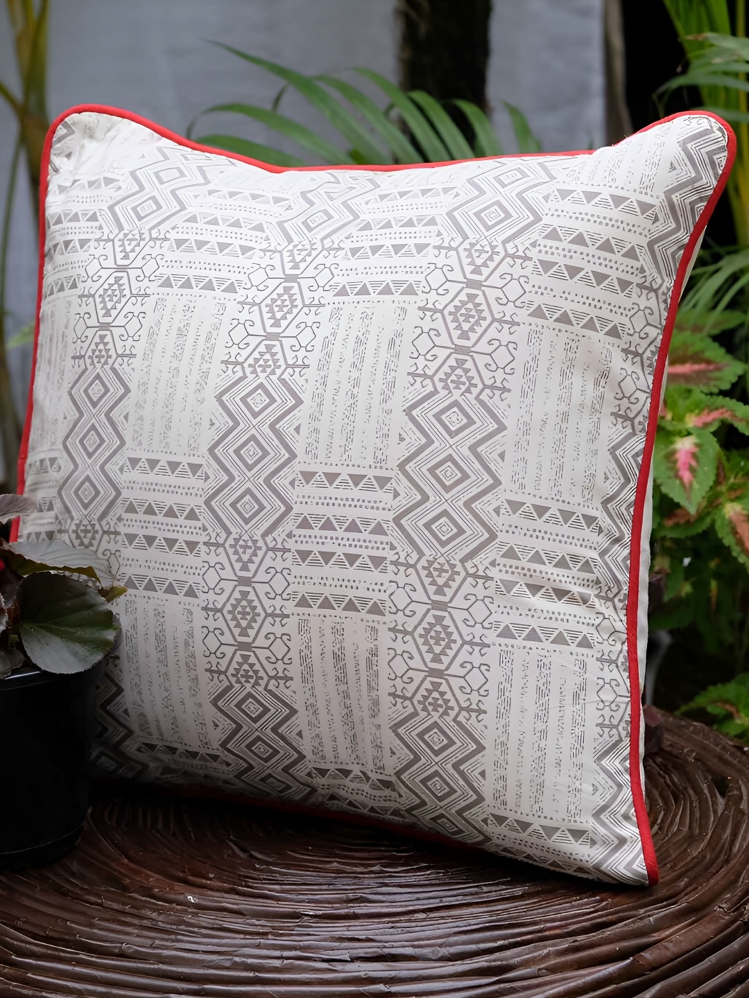 

DESIGN GAATHA Grey & Red Geometric Square Cushion Covers