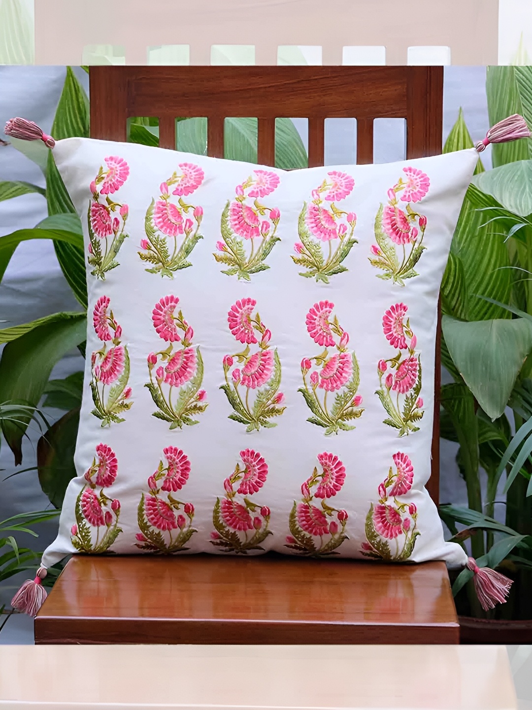 

DESIGN GAATHA White & Green Floral Square Cushion Covers