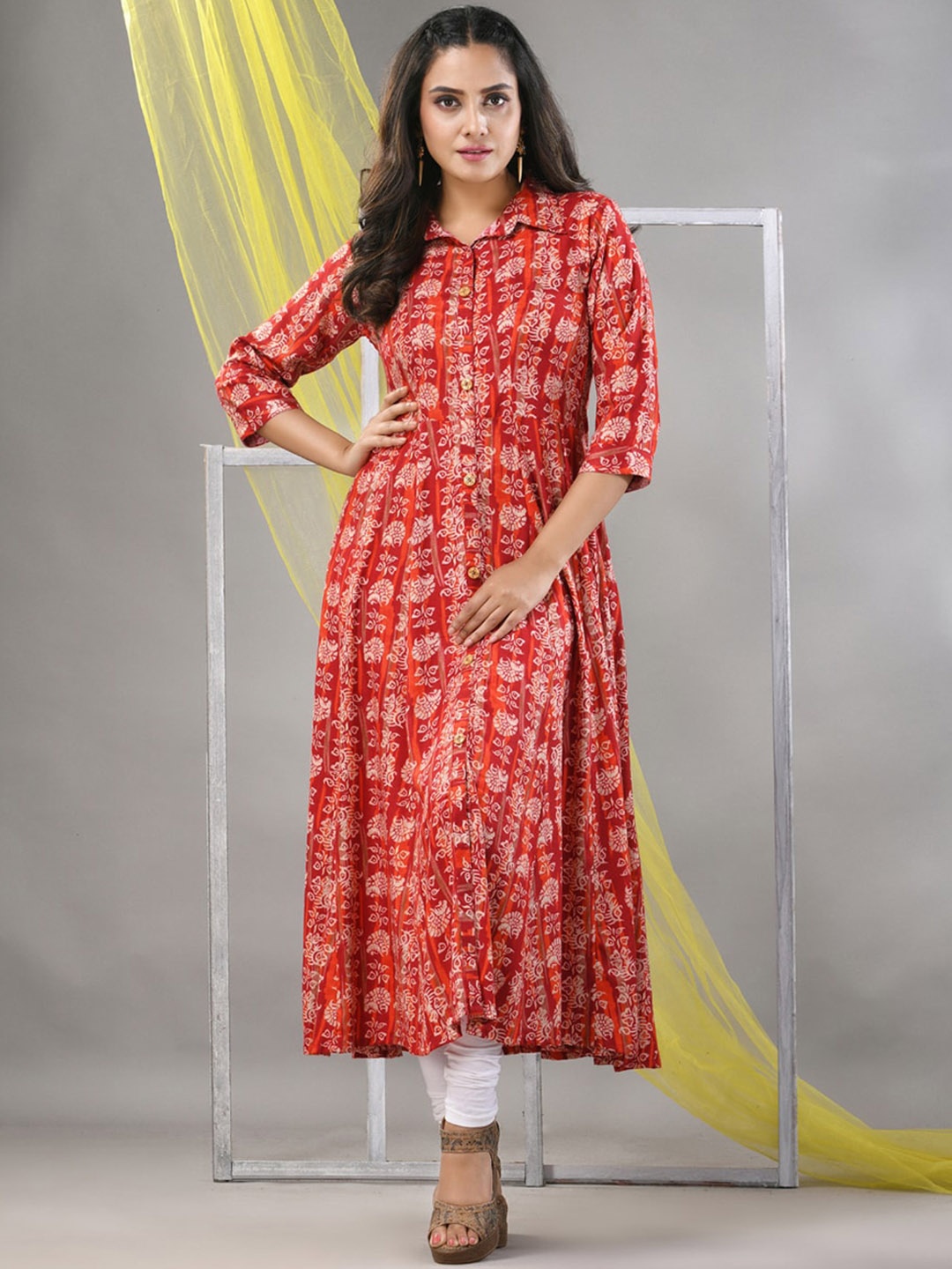 

Charukriti Ethnic Motifs Printed Anarkali Kurta, Red