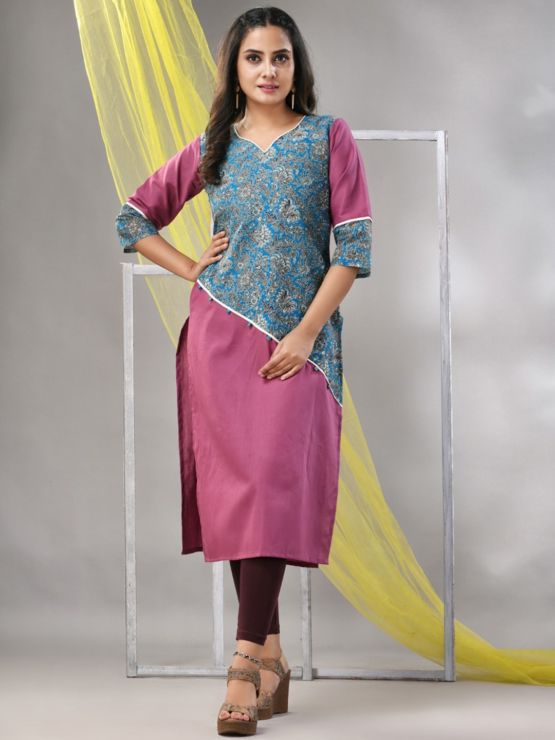 

Charukriti Ethnic Motifs Printed V-Neck Cotton Straight Kurta, Mauve