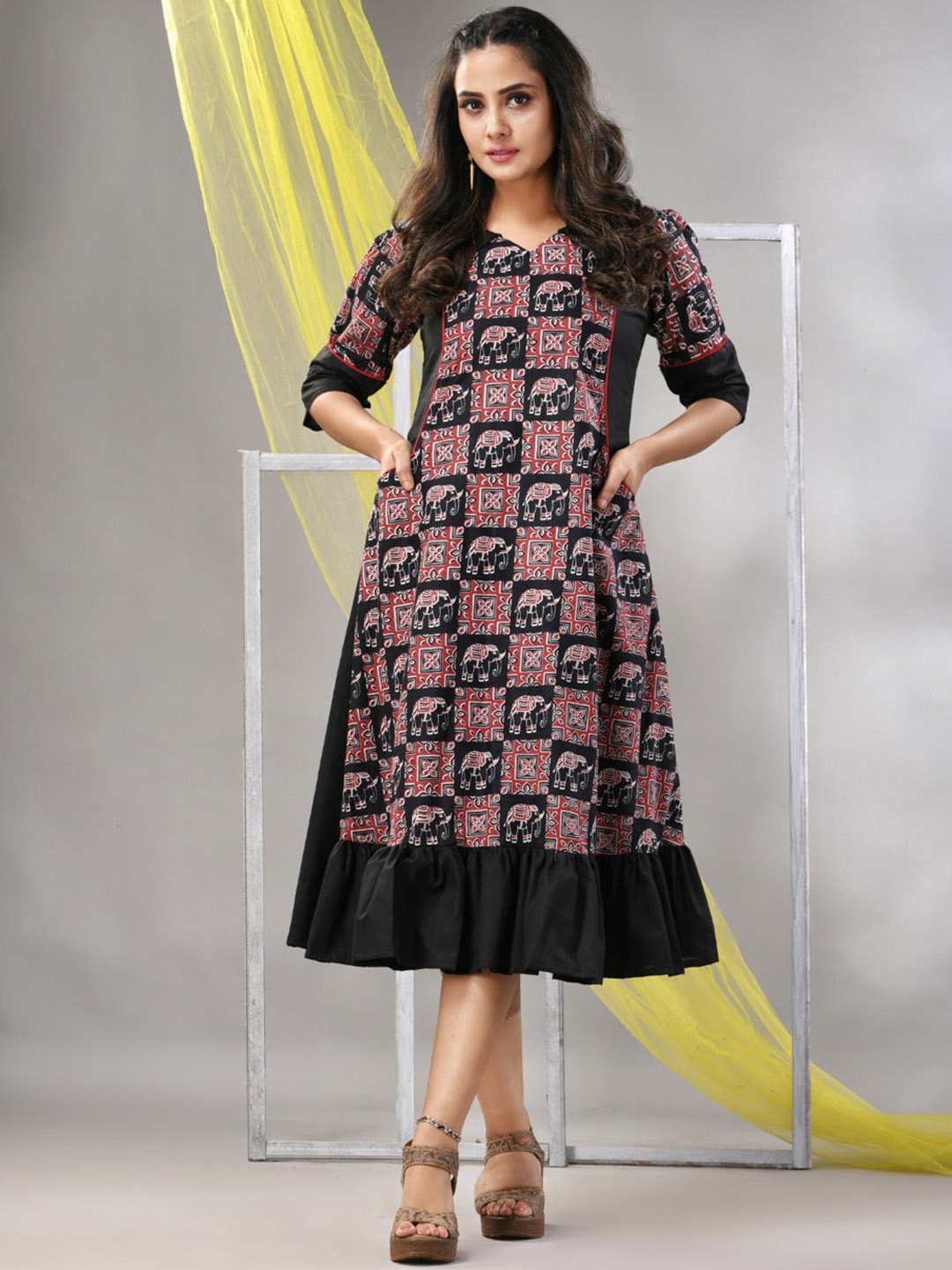 

Charukriti Floral Printed V-Neck Cotton Thread Work A-line Kurta, Black