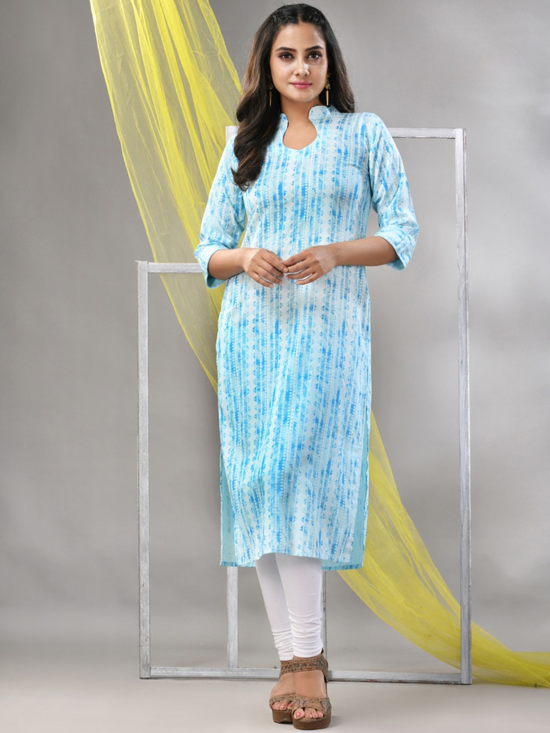 

Charukriti Floral Printed Keyhole Neck Straight Kurta, Blue