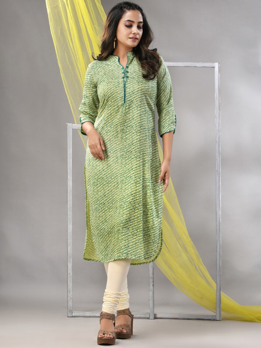 

Charukriti Leheriya Printed Straight Kurta, Green