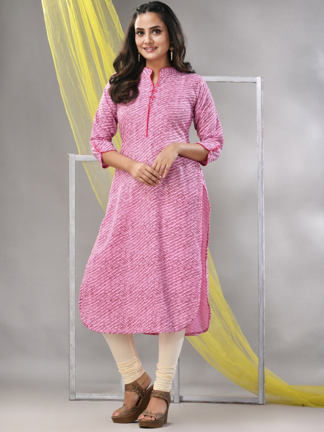 

Charukriti Leheriya Printed Straight Kurta, Pink
