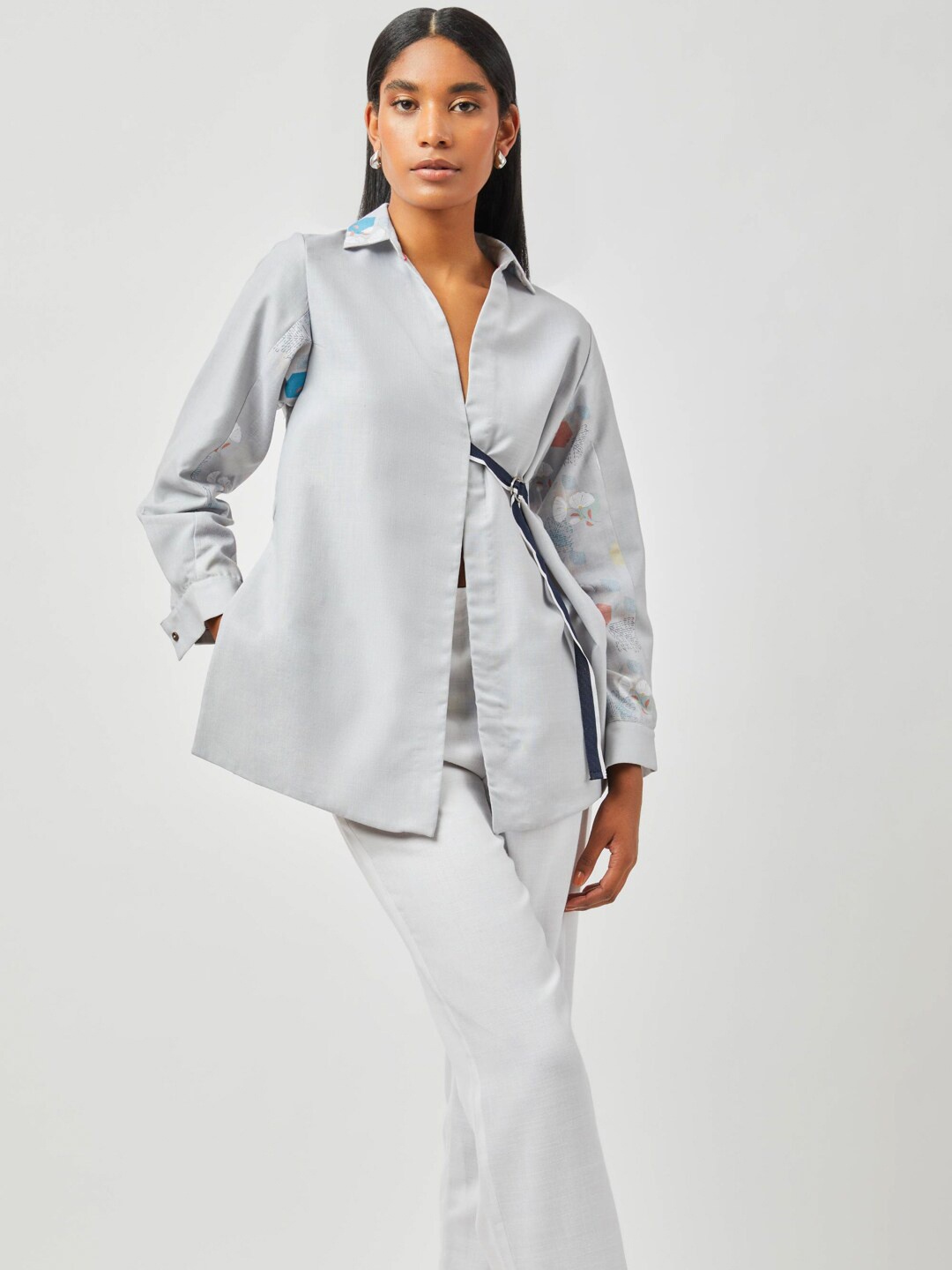 

Contemponari Printed Spread Collar Tie-Up Detailed Linen Shirt With Trousers, Grey