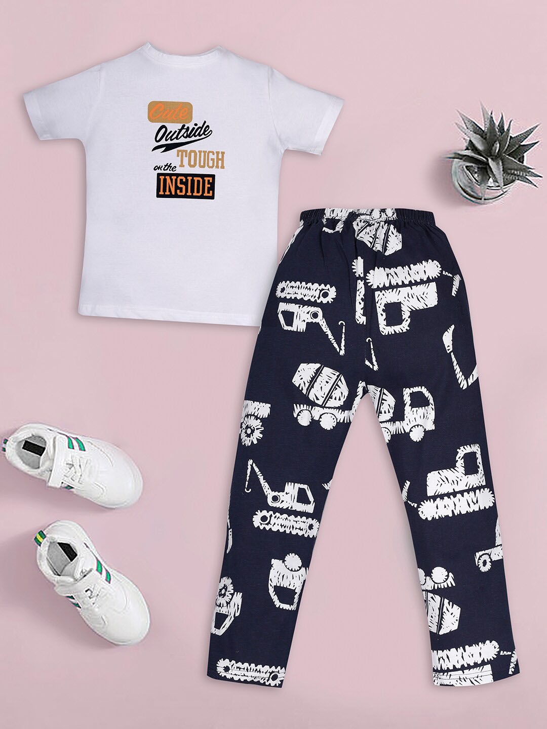 

RAINE AND JAINE Boys Typography Printed Pure Cotton T-shirt & Pyjama, White