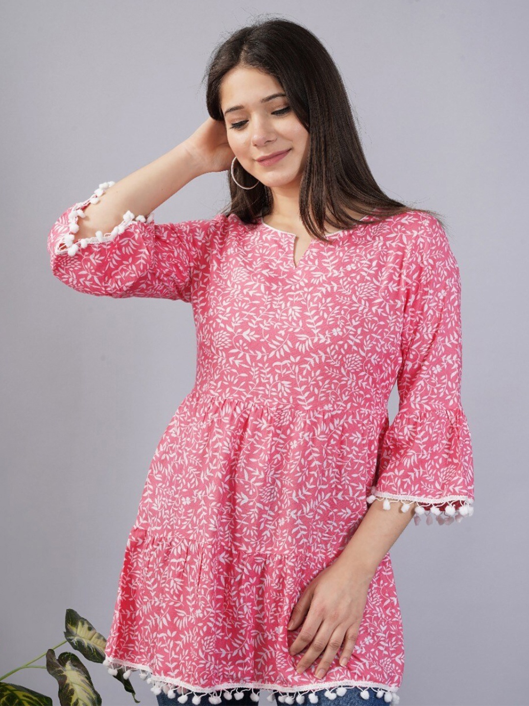 

Chaukas Floral Print Bell Sleeve Round Neck Top, Pink