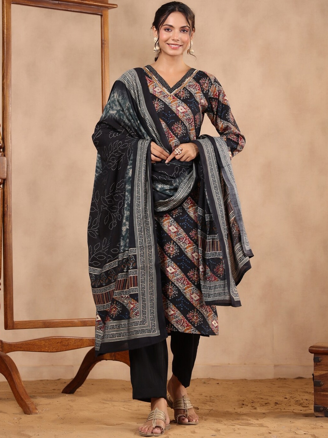 

KALINI Ethnic Motifs Printed Regular Beads And Stones Straight Kurta With Trousers, Black