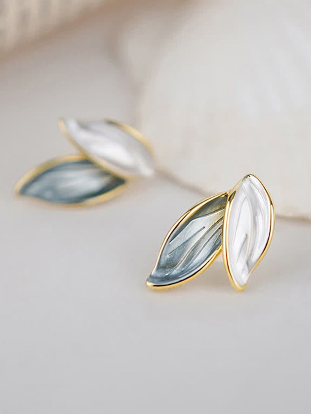 

Xivir Gold Plated Leaf Shaped Studs