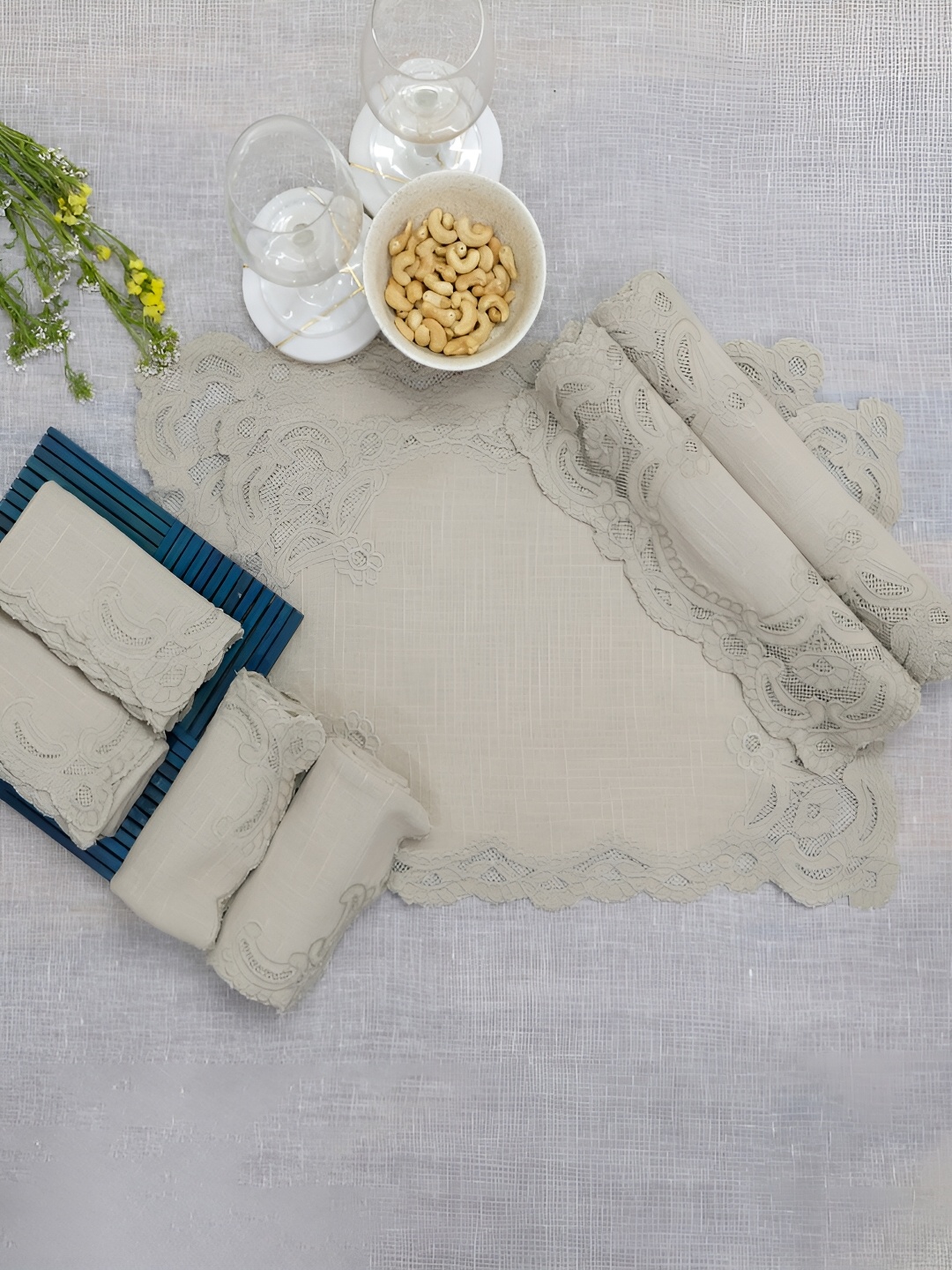 

DESIGN GAATHA Beige 8-Pcs Embroidered Table Linen Sets