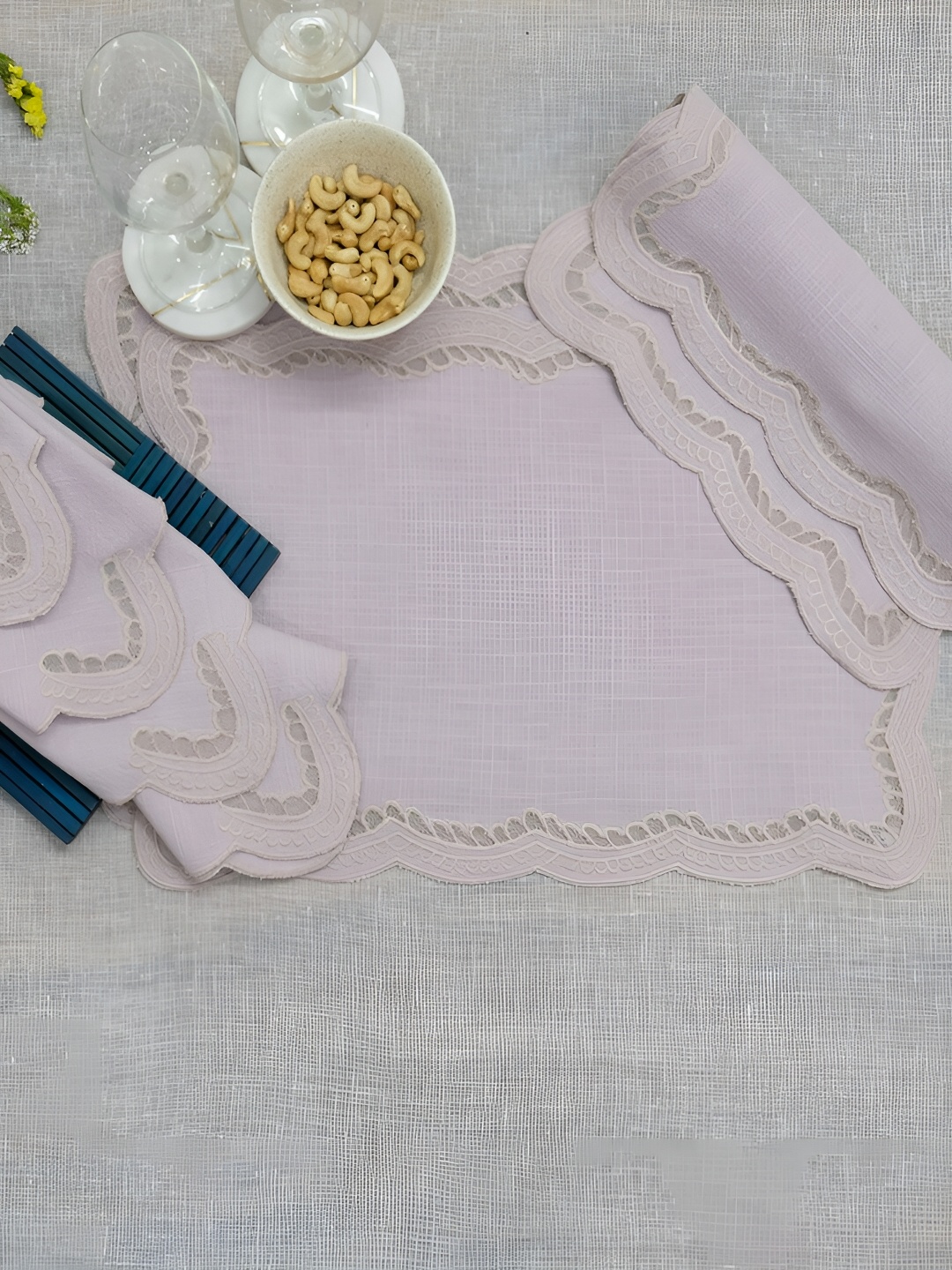 

DESIGN GAATHA Pink 8-Pcs Embroidered Cotton Table Linen Sets