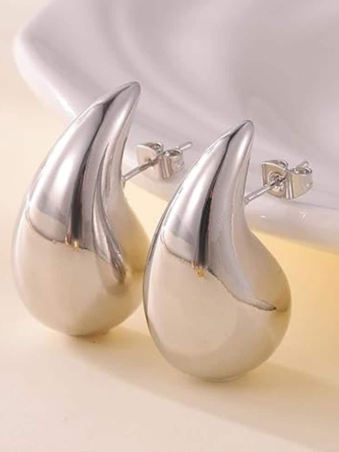 

Xivir Silver-Plated Teardrop Shaped Studs Earrings