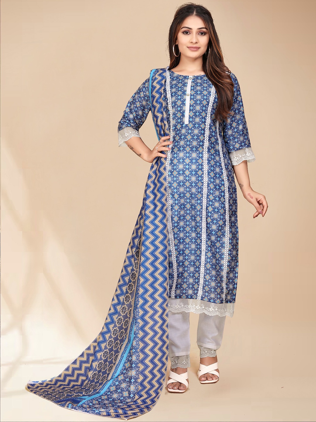 

Anouk Floral Printed Straight Kurta With Trousers & Dupatta, Blue