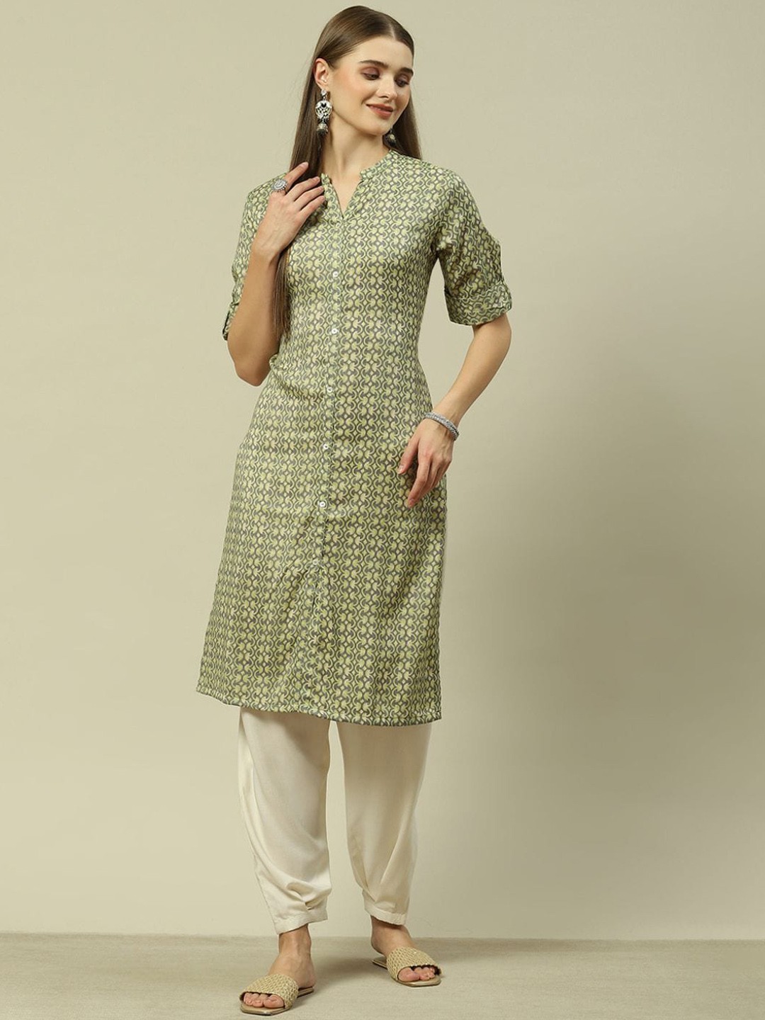 

Rangriti Floral Printed Mandarin Collar Roll-Up Sleeves Straight Kurta, Green