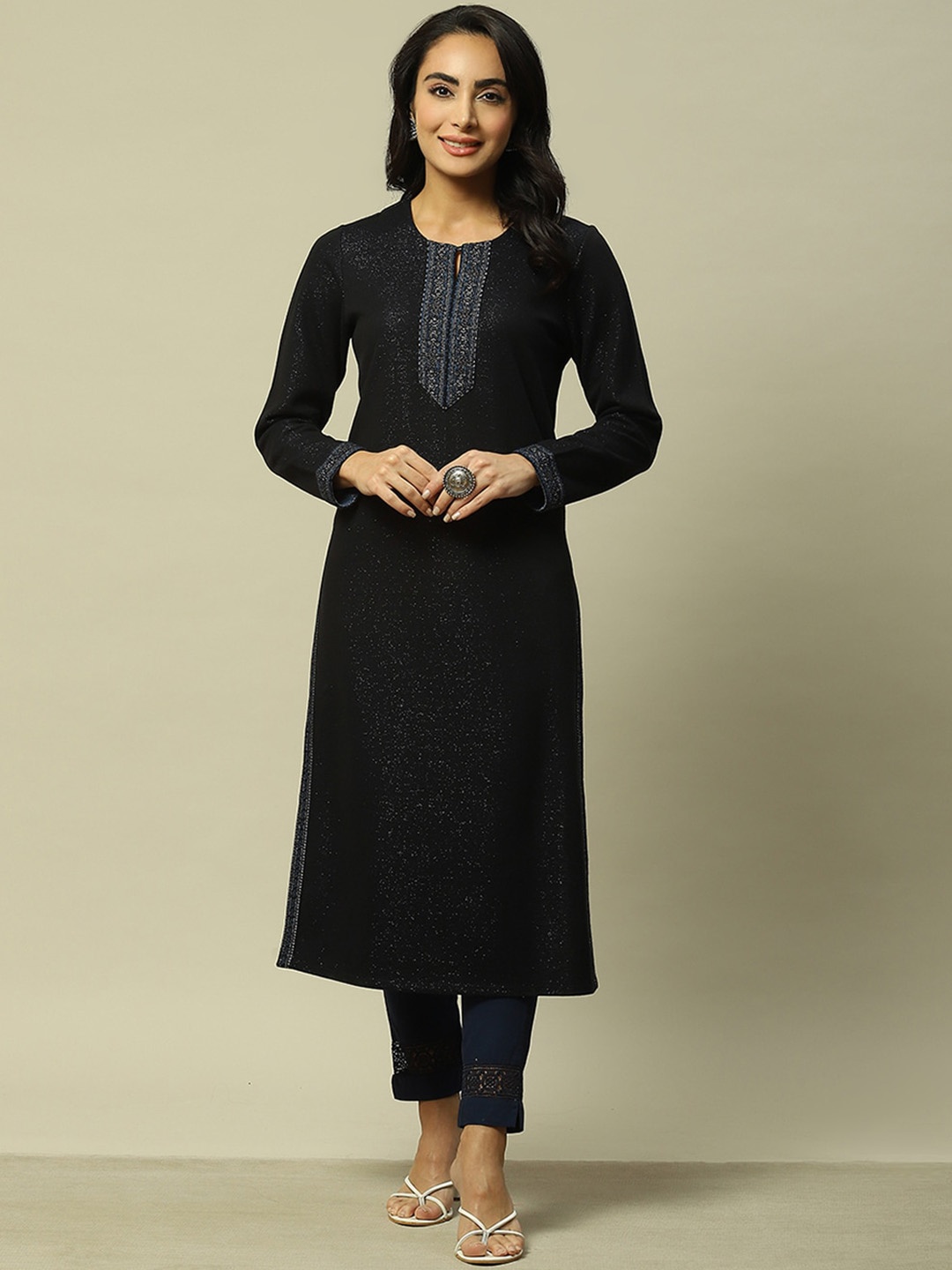 

Rangriti Geometric Round Neck Long Sleeves Thread Work Kurta, Black