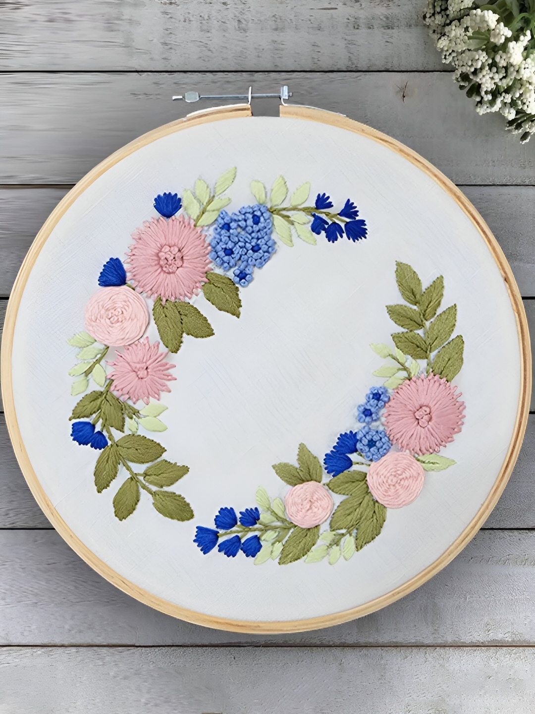 

DESIGN GAATHA Embroidered Hoop Wall Hanging, White