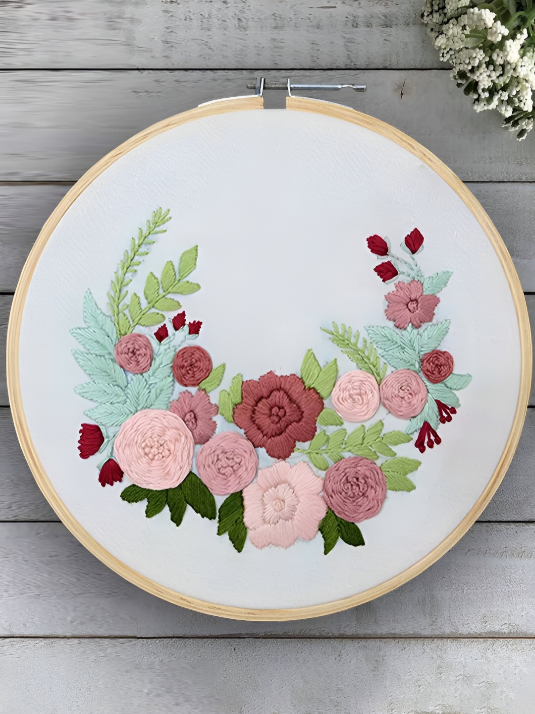 

DESIGN GAATHA Embroidered Hoop Wall Hanging, White