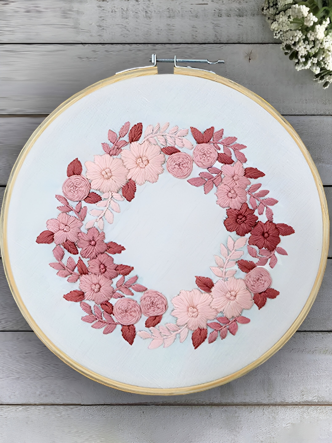 

DESIGN GAATHA Embroidered Hoop Wall Hanging, White