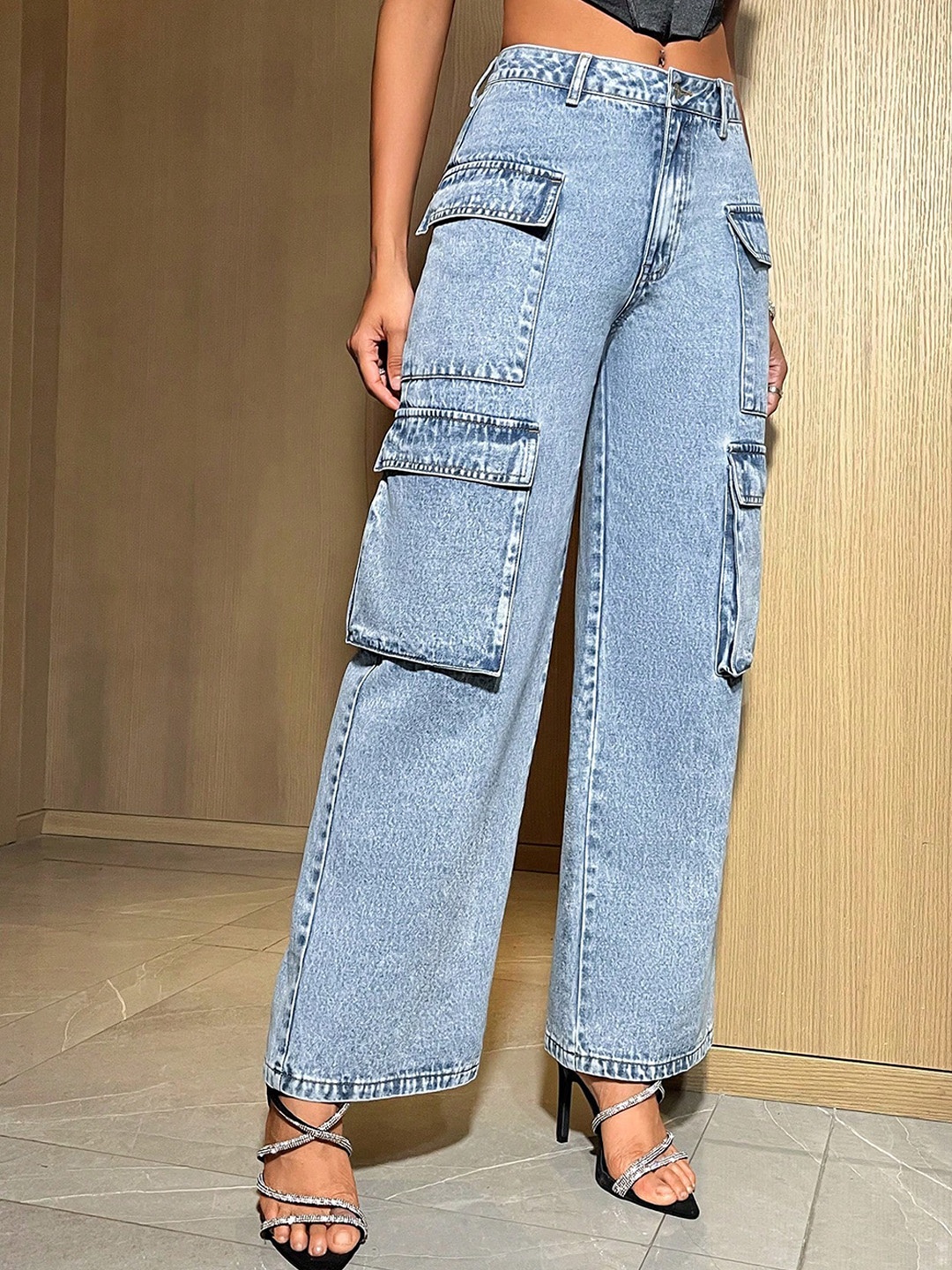 

Stylecast X Kotty Women Straight Fit Heavy Fade Stretchable Flap Pocket Cargo Jeans, Blue